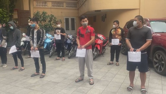 Khởi tố vụ án đua xe trái phép quanh hồ Hoàn Kiếm ảnh 1