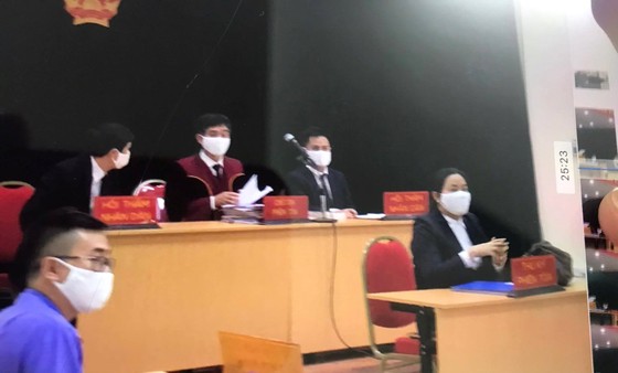 Phạt tù 6 'quái xế' đua xe quanh Hồ Gươm trong thời gian cách ly xã hội ảnh 1