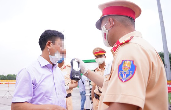 Người vi phạm nồng độ cồn tăng vọt trong ngày cuối tuần ảnh 1