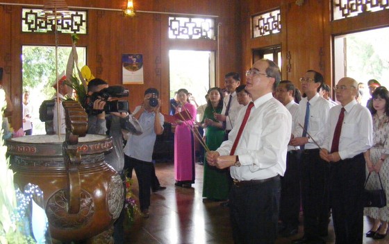 Bí thư Thành ủy TPHCM dự lễ khánh thành Nhà trưng bày bổ sung và Nhà Bái đường tại Khu di tích Kim Liên ảnh 1