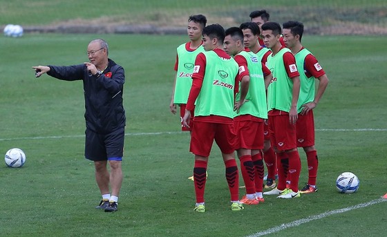 Công Phượng: “Tôi nghĩ anh Đinh Thanh Trung xứng đáng nhận QBV 2017” ảnh 1