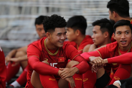 U22 Việt Nam tập buổi đầu tiên trên đất Philippines ảnh 6