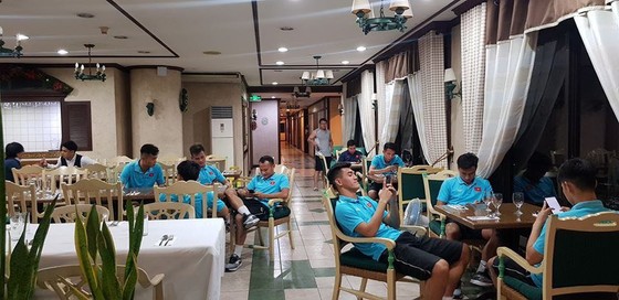 Tránh kẹt xe - U22 Việt Nam quyết định ở lại Binan ảnh 4