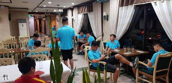 Tránh kẹt xe - U22 Việt Nam quyết định ở lại Binan ảnh 1