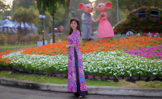 Người đẹp điền kinh Lê Thị Mộng Tuyền thướt tha trong tà áo dài truyền thống du xuân ảnh 12