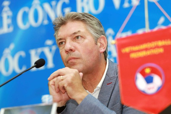 VFF chia tay Giám đốc kỹ thuật Jürgen Gede ảnh 1