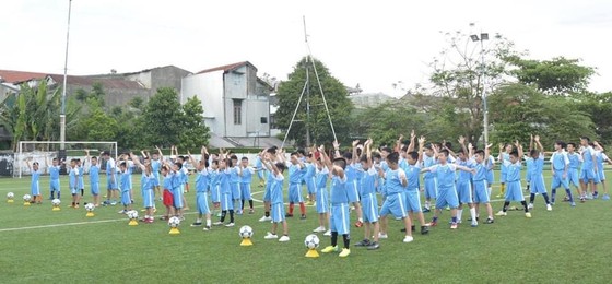 Sân chơi bóng đá cộng đồng rộn ràng trở lại ảnh 2