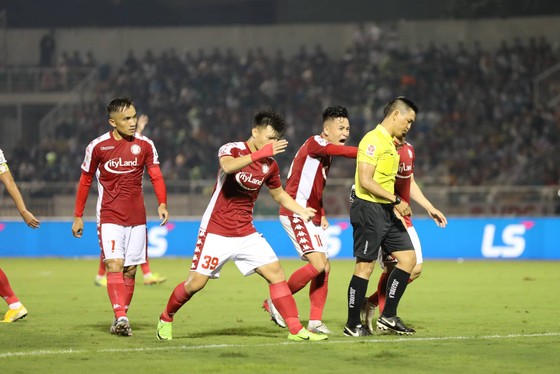 HLV Chung Hae-seong: Nếu là trọng tài tôi xấu hổ, không rời sân được ảnh 1
