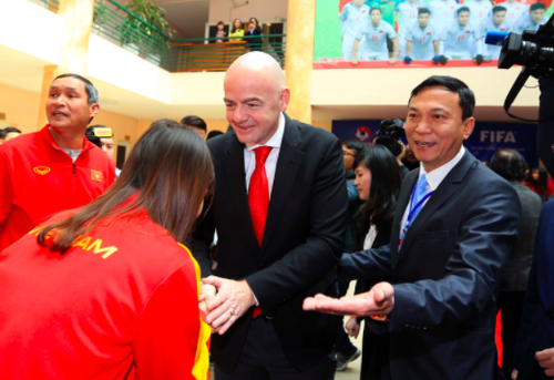 VFF chuẩn bị nhận gói hỗ trợ 1,5 triệu USD từ FIFA Chủ tịch FIFA Gianni Infantino trong lần ghé thăm Việt Nam và làm việc cùng VFF
