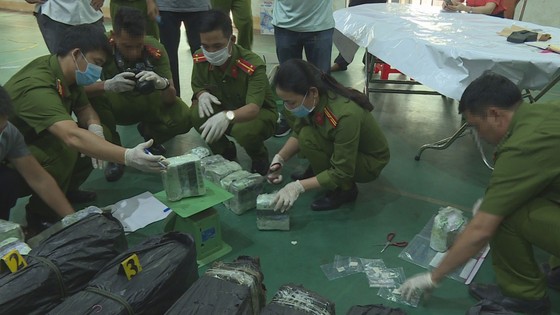 Chở 2 tạ ma tuý đá vào TPHCM để tiêu thụ thì bị bắt ảnh 4