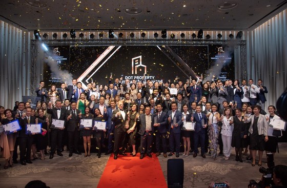 Dự án Cam Ranh Bay Hotels & Resorts giành nhiều giải thưởng quốc tế của tạp chí Dot Property ảnh 2
