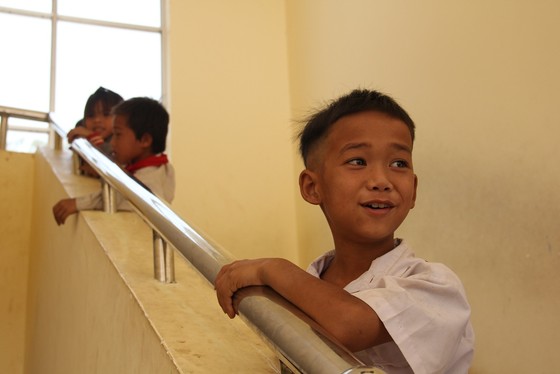 Giáo viên vùng cao nấu cơm trưa miễn phí cho học sinh ảnh 5