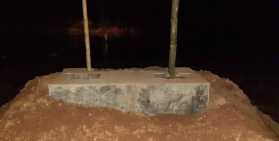 Sụt đất khi đào hố móng, 2 người tử vong ảnh 1