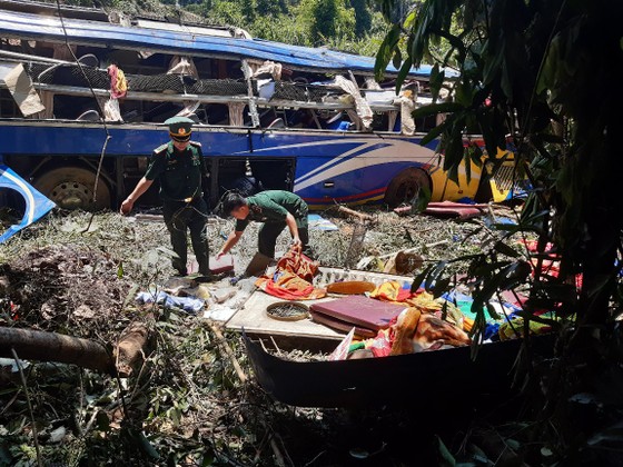 Thăm hỏi nạn nhân vụ tai nạn làm hàng chục người thương vong ở Kon Tum ảnh 2