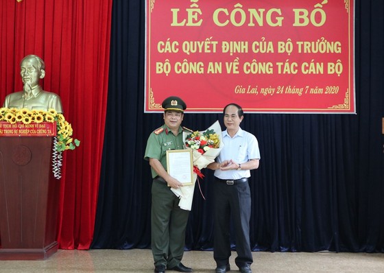 Công an tỉnh Gia Lai có thêm 2 phó giám đốc mới ảnh 2