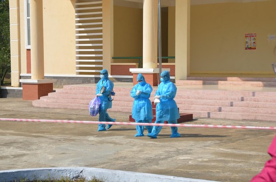 Đà Nẵng: Thăm, tặng quà đội ngũ y, bác sỹ, nữ công dân tại khu cách ly nhân ngày 8-3 ảnh 6