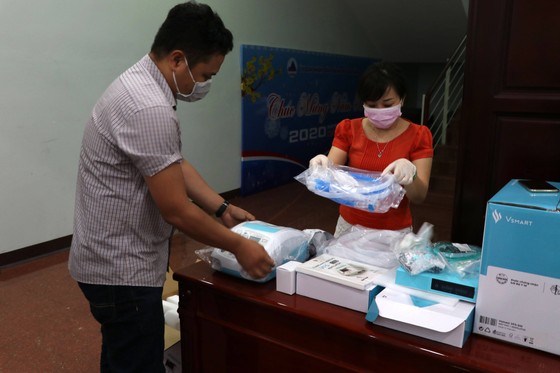 Đà Nẵng tiếp nhận hơn 23 tỷ đồng tiền và hiện vật hỗ trợ phòng, chống dịch Covid-19 ảnh 1