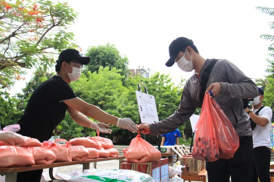 “Siêu thị sẻ chia 0 đồng” hỗ trợ sinh viên Đà Nẵng trong mùa Covid-19 ảnh 9