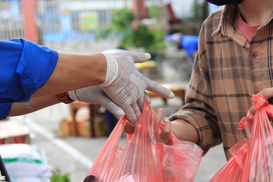 “Siêu thị sẻ chia 0 đồng” hỗ trợ sinh viên Đà Nẵng trong mùa Covid-19 ảnh 15