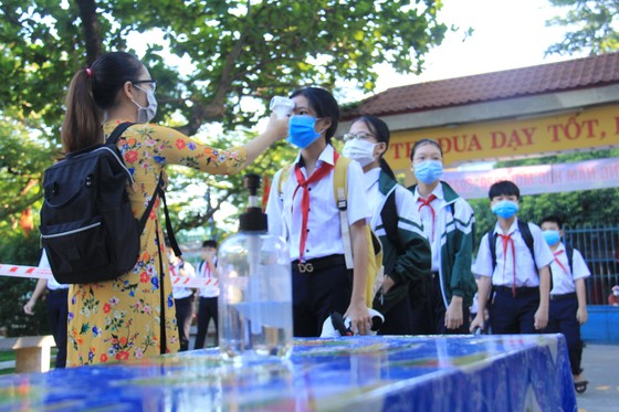 Học sinh Đà Nẵng đi học trở lại sau thời gian giãn cách do Covid-19 ảnh 2