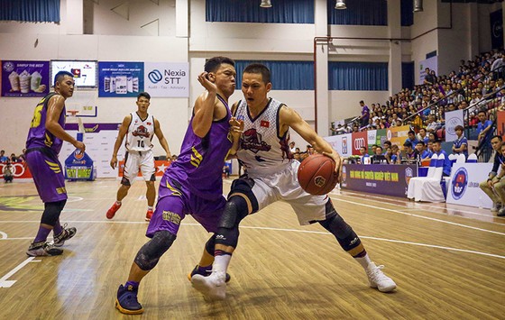 Các người đẹp Nam Em, Diệu Linh hào hứng với giải bóng rổ nhà nghề VBA ảnh 1
