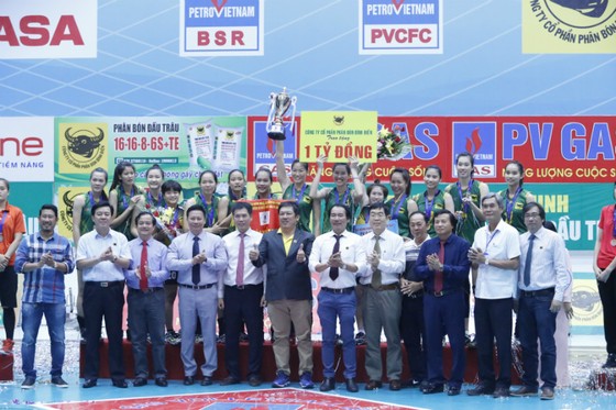 Chung kết giải bóng chuyền VĐQG 2017: Đêm đăng quang ngoạn mục ảnh 2