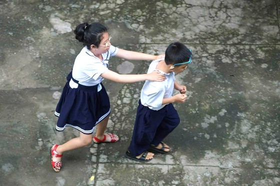 Gỡ khó cho giáo dục học sinh khuyết tật ảnh 1