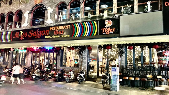 Phố Tây Bùi Viện vắng vẻ trong ngày đầu 'đóng cửa' hoạt động vui chơi, giải trí ảnh 3