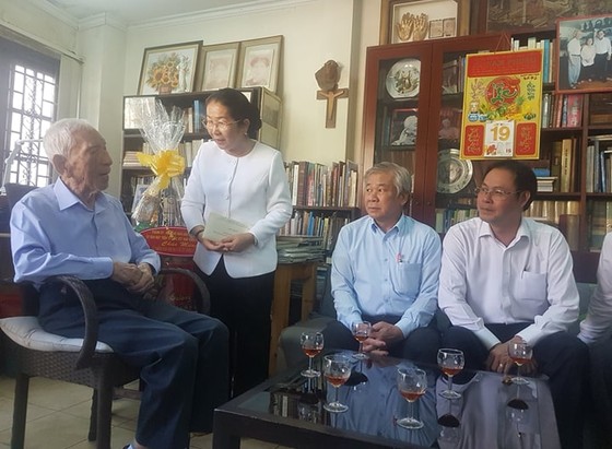 Lãnh đạo TPHCM đi thăm, chúc mừng Giáng sinh, năm mới 2020 ảnh 3