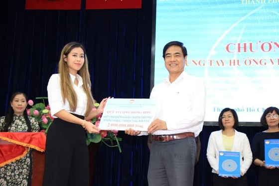 Hơn 7,7 tỷ đồng ủng hộ đồng bào miền Trung khắc phục thiệt hại do bão lũ ảnh 2
