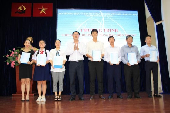 Hơn 7,7 tỷ đồng ủng hộ đồng bào miền Trung khắc phục thiệt hại do bão lũ ảnh 4