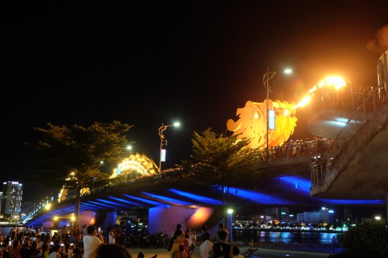 Dừng phun lửa phun nước cầu Rồng và quay cầu Sông Hàn trong thời gian dịch Covid-19 ảnh 1