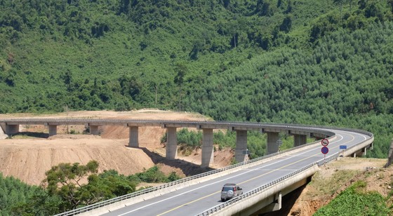 Nhiều điểm nghẽn trên cao tốc La Sơn – Túy Loan ảnh 9