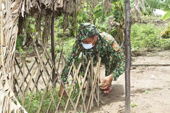Bền bỉ vượt nắng, thắng mưa trên đường biên chống dịch ảnh 4