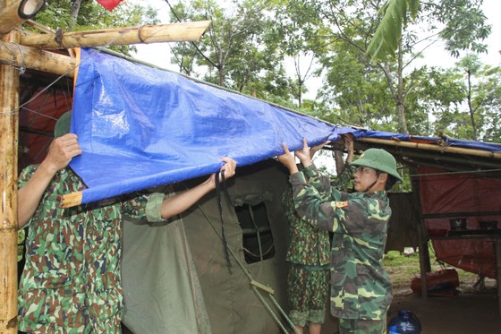Bền bỉ vượt nắng, thắng mưa trên đường biên chống dịch ảnh 2