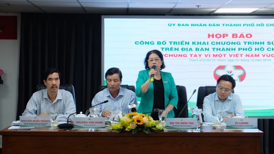 Từ ngày mai, 1-11, hơn 300.000 học sinh TPHCM bắt đầu uống sữa học đường ảnh 1