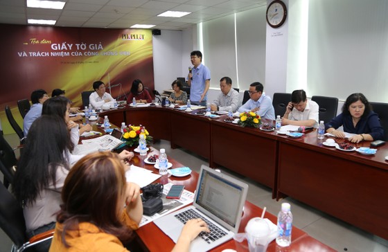 Giấy tờ giả bủa vây, công chứng viên “tự cứu lấy mình” ảnh 1