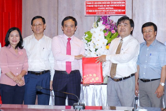 Đồng chí Trần Lưu Quang thăm, chúc mừng các cơ quan báo chí ảnh 5