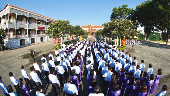 Dâng hương Chủ tịch Hồ Chí Minh trước phiên khai mạc Đại hội Đảng bộ Khối Dân - Chính - Đảng ảnh 3