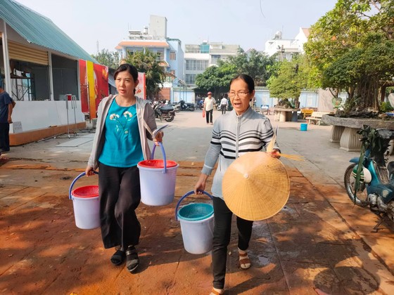 Thả cá chép ngày 23 tháng Chạp…cầu mong sự bình an ảnh 4