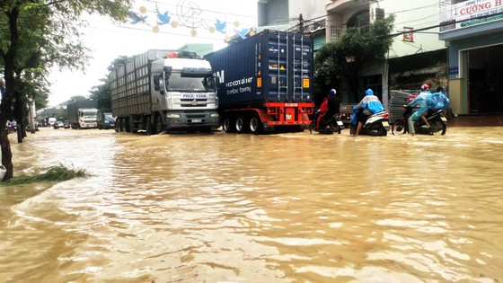 Mưa lũ gây thiệt hại nặng nề tại Bình Định ảnh 4