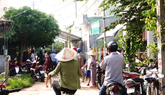Vợ chồng nằm chết trên vũng máu trong ngôi nhà khóa kín cửa ảnh 2