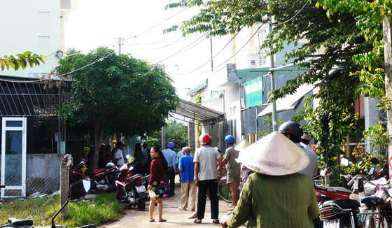 Vợ chồng nằm chết trên vũng máu trong ngôi nhà khóa kín cửa ảnh 1
