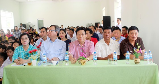 2,3 tỷ đồng ủng hộ Trung tâm Nuôi dạy trẻ khuyết tật Võ Hồng Sơn ảnh 1