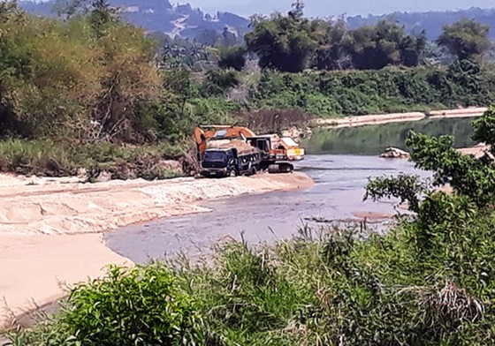 Buộc giải trình vụ xã tự ý cho doanh nghiệp khai thác cát ảnh 2