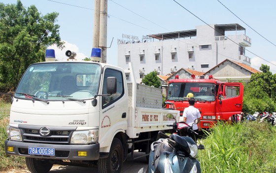 Nỗ lực trục vớt thi thể 2 người chết ngạt dưới giếng ảnh 3