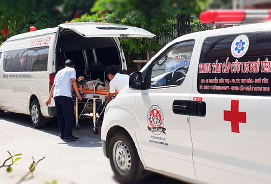 Sập giàn giáo, 4 công nhân nhập viện cấp cứu ảnh 2