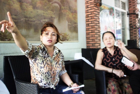 Cả chục năm phải sống khổ sở với dòng nước đen ngòm ảnh 3