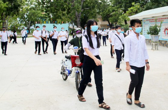 Thí sinh miền Trung thi tốt nghiệp THPT 'về đích' an toàn ảnh 2