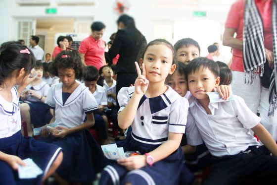 Gần 350 triệu ủng hộ Trung tâm nuôi dạy trẻ khuyết tật Võ Hồng Sơn ảnh 2